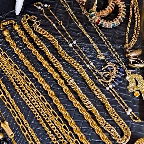 3 LB Estate Sale Costume Jewelry Lot~All wearable gold silver pearls rhinestones - Picture 4 of 8